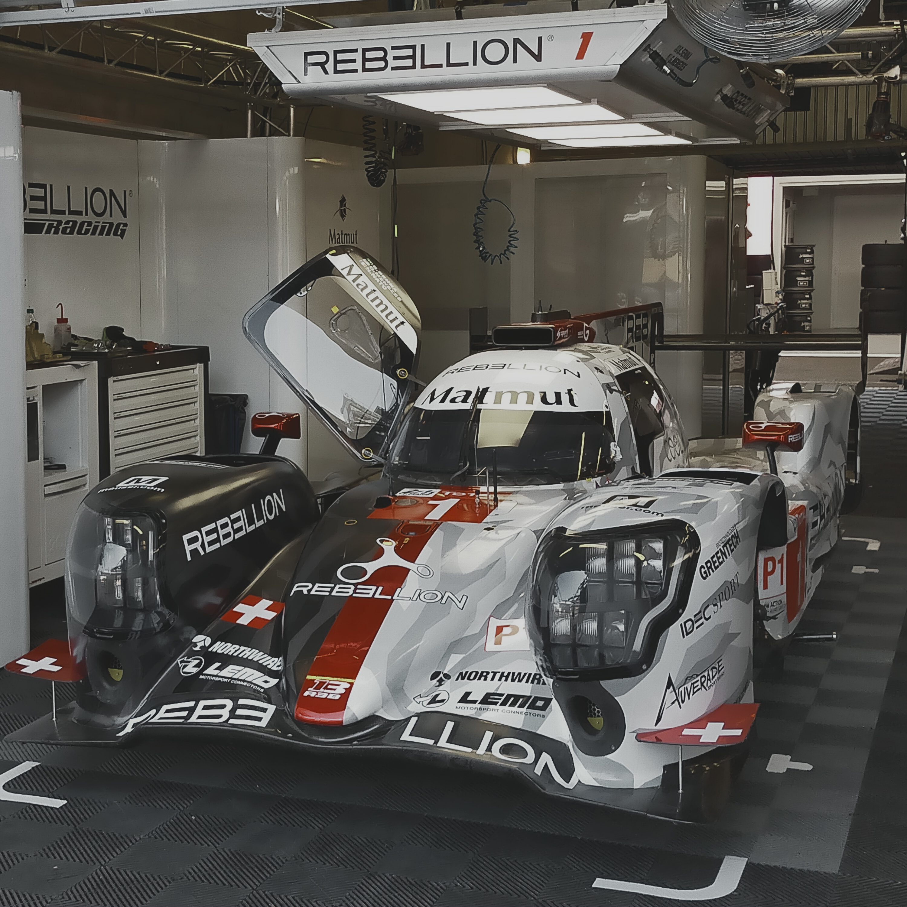 Photo showing an LMP2 for which Sébastien Blanzat provided on-track technical assistance during an event.